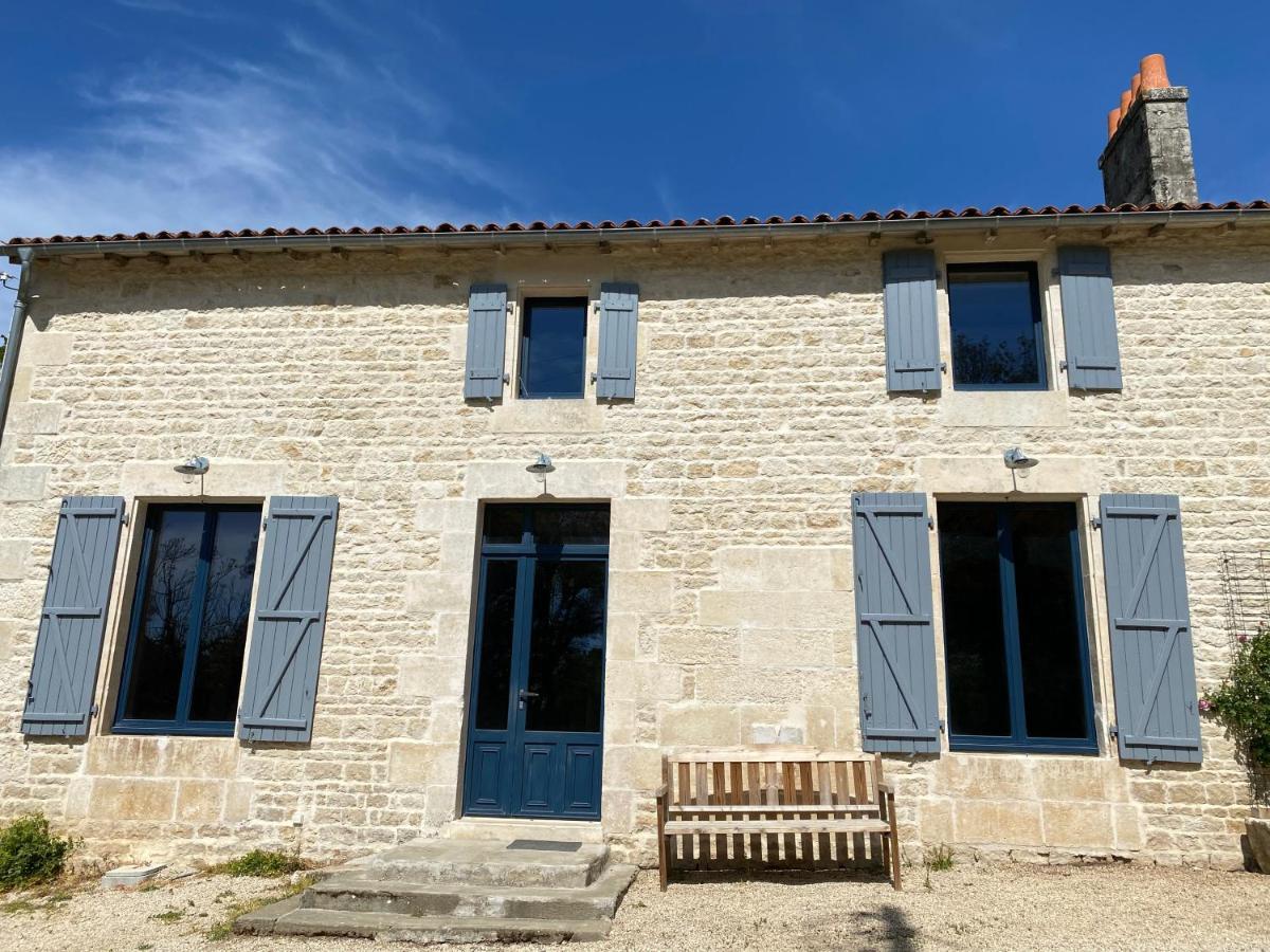 Chateau Des Loups - Les Cedres Bleus Echire Exterior foto